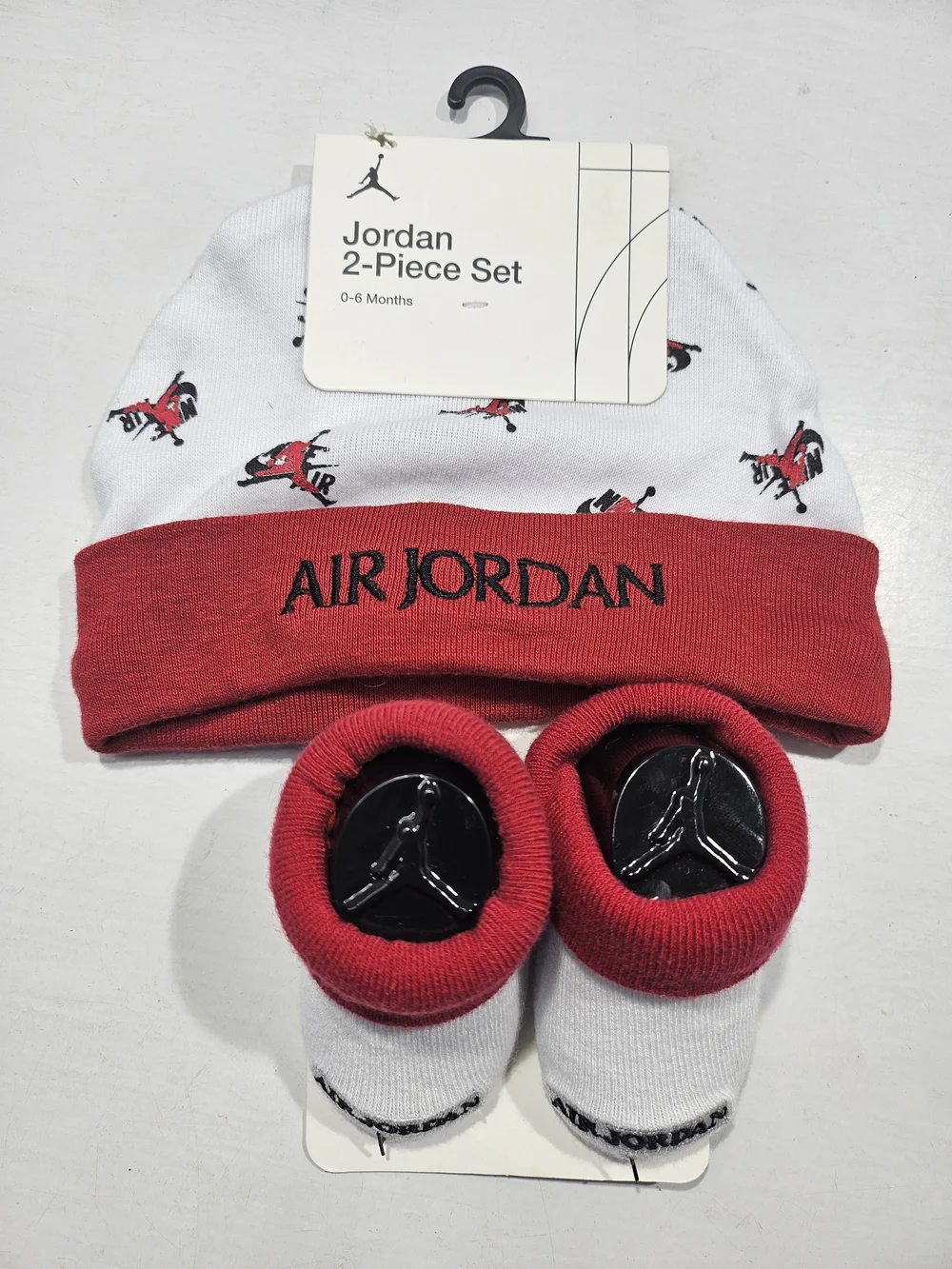 NIKE AIR JORDAN NEWBORN BABY BOYS 0-6M BEANIE HAT BOOTIES SOCKS 2-PIECE SET RED